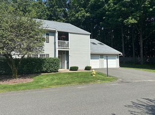 407 Country Side Rd, Greenfield, MA 01301