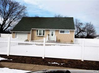 151 Ruth St, West Islip, NY 11795