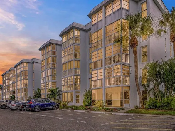 4908 38th Way S APT 303, Saint Petersburg, FL 33711