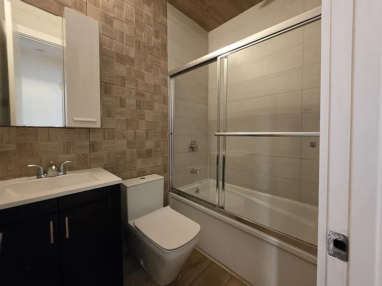 570 Evergreen Ave #2D — Photo 4
