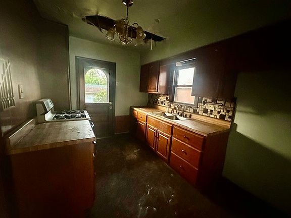 4th image of 805 18th St