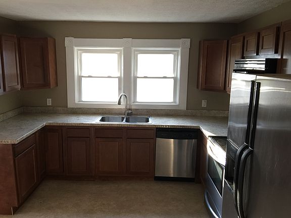 3rd image of 808 W Main St