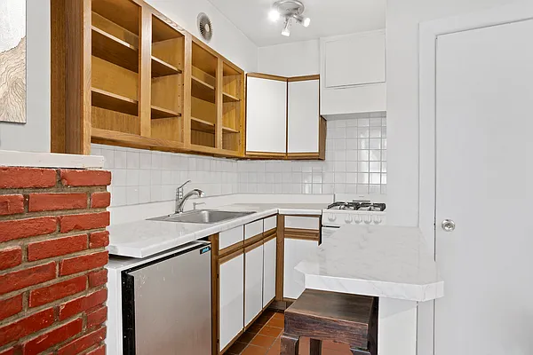 Rented by Douglas Elliman | media 8