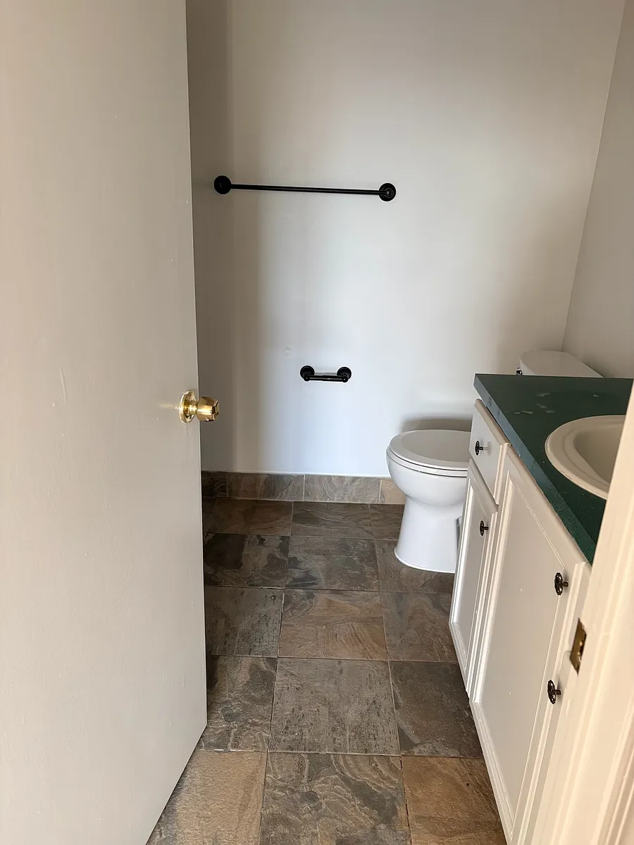 Building Photo - 109 Green Hollow Dr #109