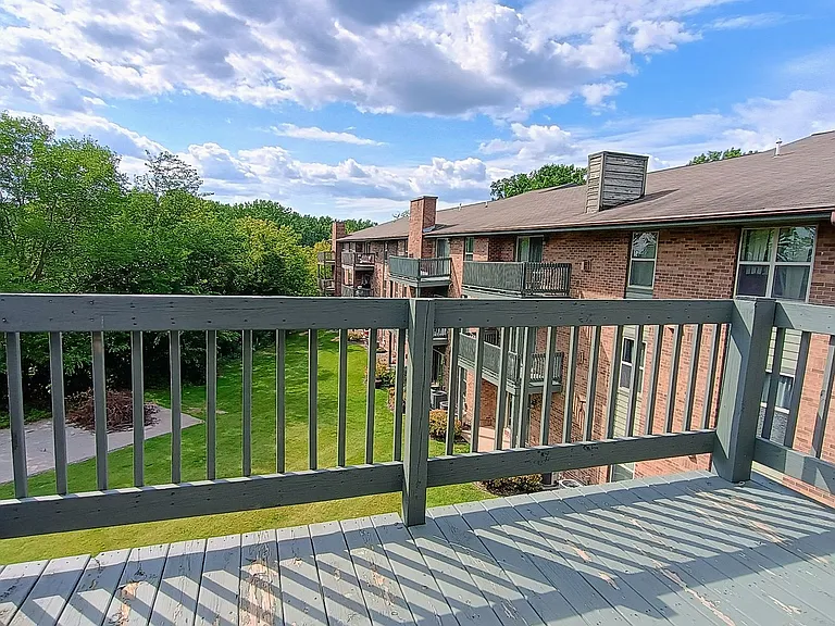 Pheasant Run Apartments — Photo 33