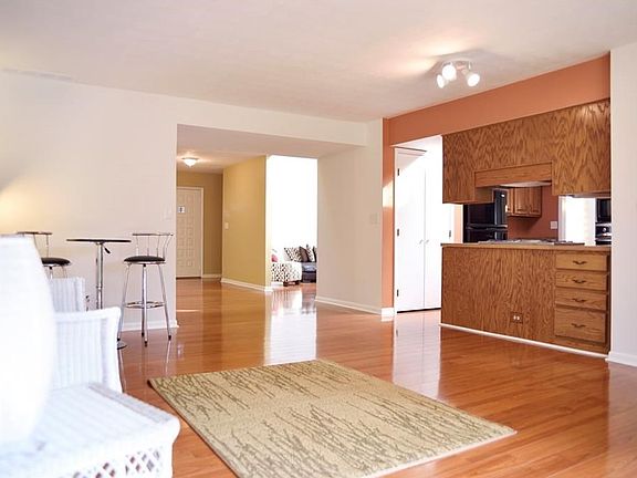 5th image of 4460 Valley Brook Dr