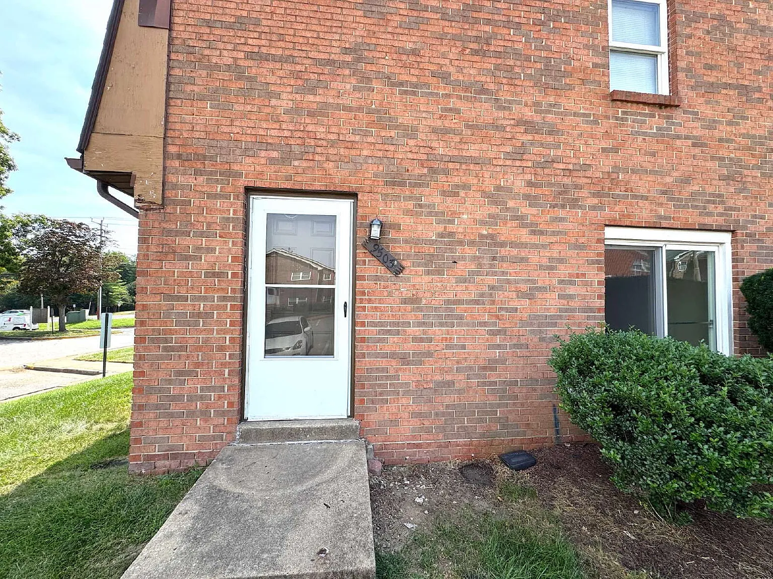 2 bed, 1.0 bath, $1,900 — Photo 2
