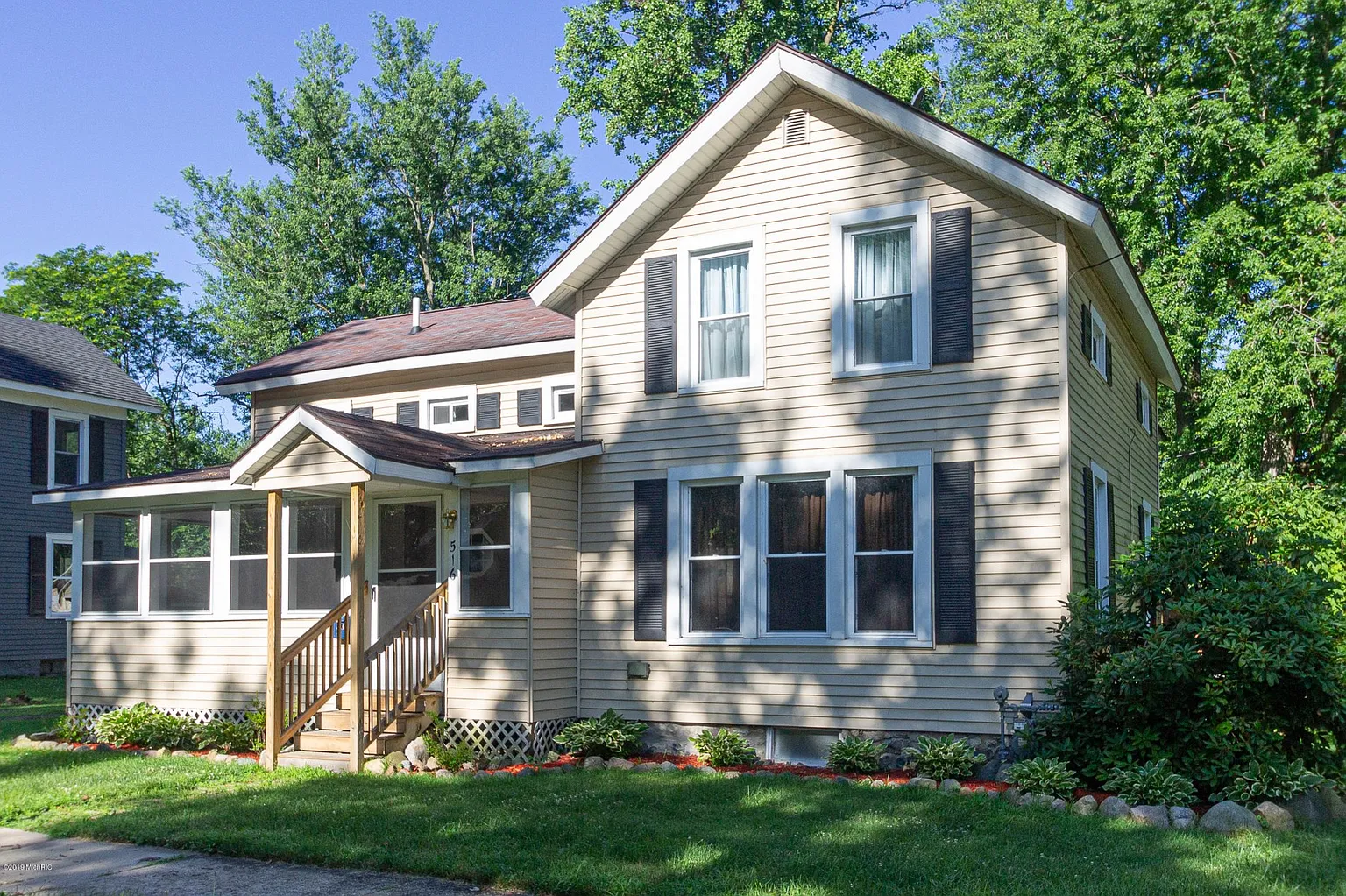 516 Maple St photo 1