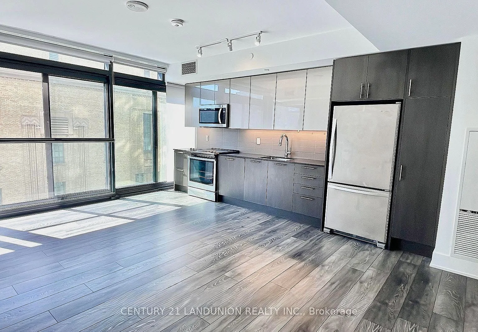 3 bed, $1,350 — Photo 2