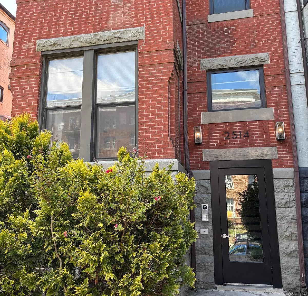 3 bed, 1000 sqft, $4,000 — Photo 1