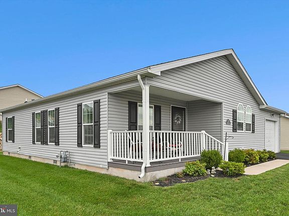 4th image of 25 Dawn Dr