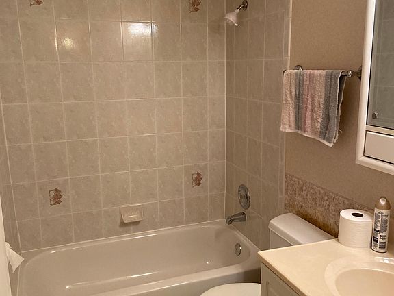 4th image of 9825 El Cameno Ct