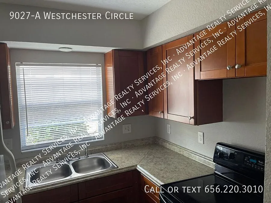 Westchester Manor Condos — Photo 3