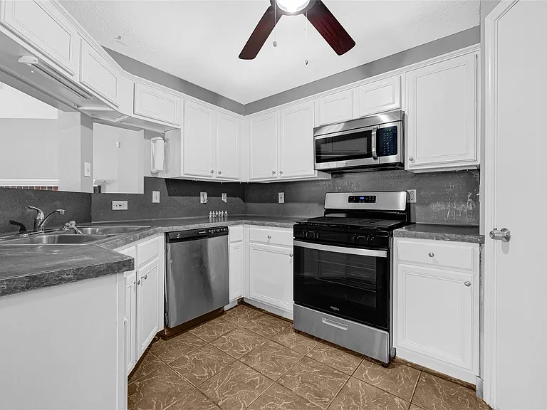 18931 Iris Ln — Photo 8