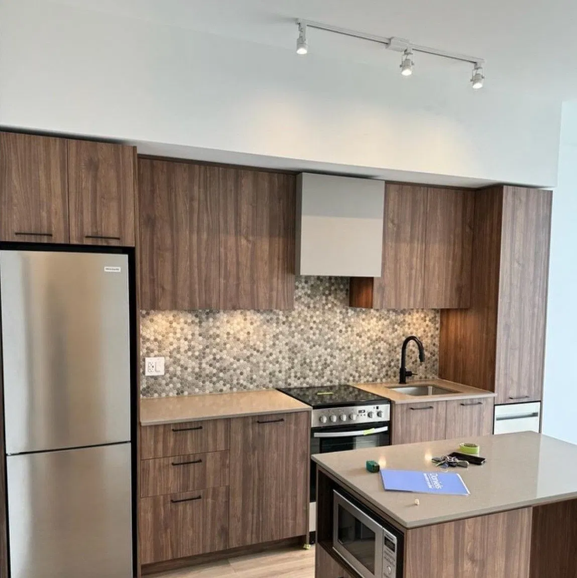 10 Lagerfeld Dr — Photo 4