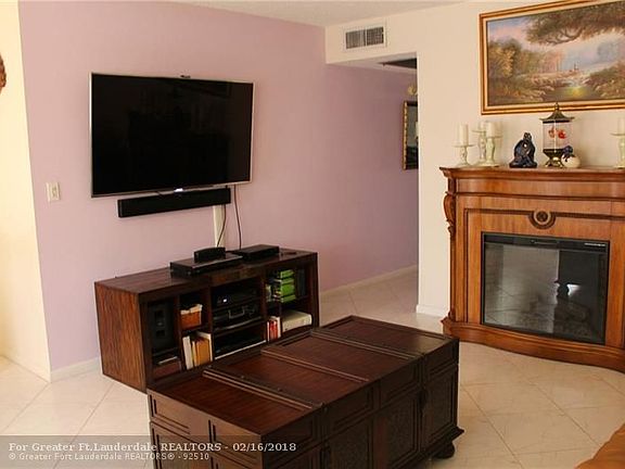 2nd image of 2039 Lyndhurst J #2039