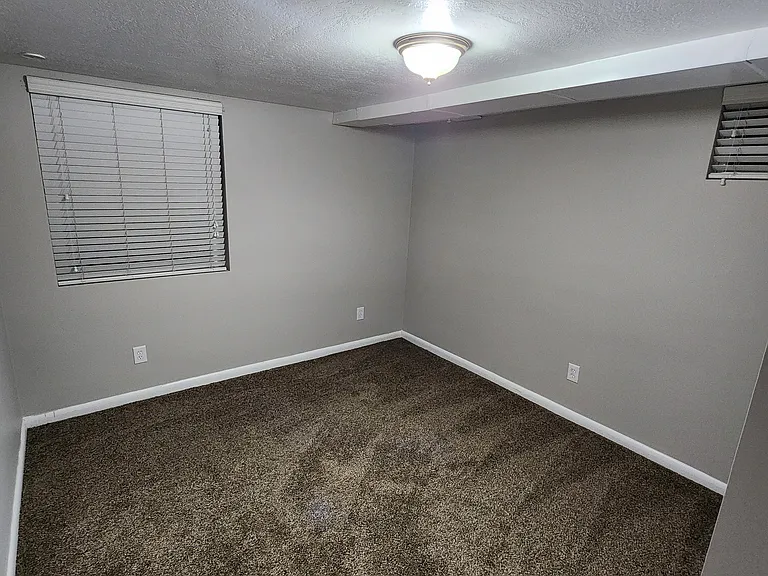3273 Quincy Ave #BASEMENT — Photo 4