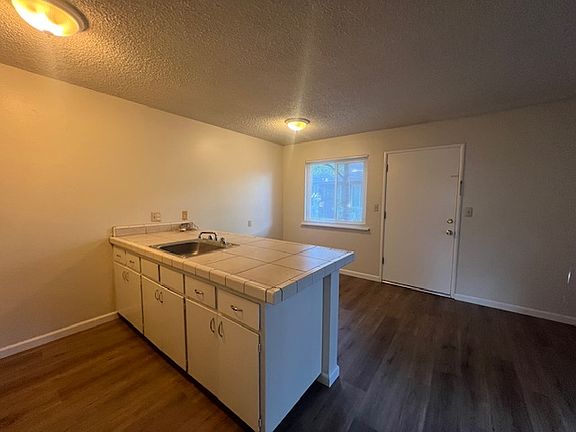 4th image of 1200 Magnolia Ave #D