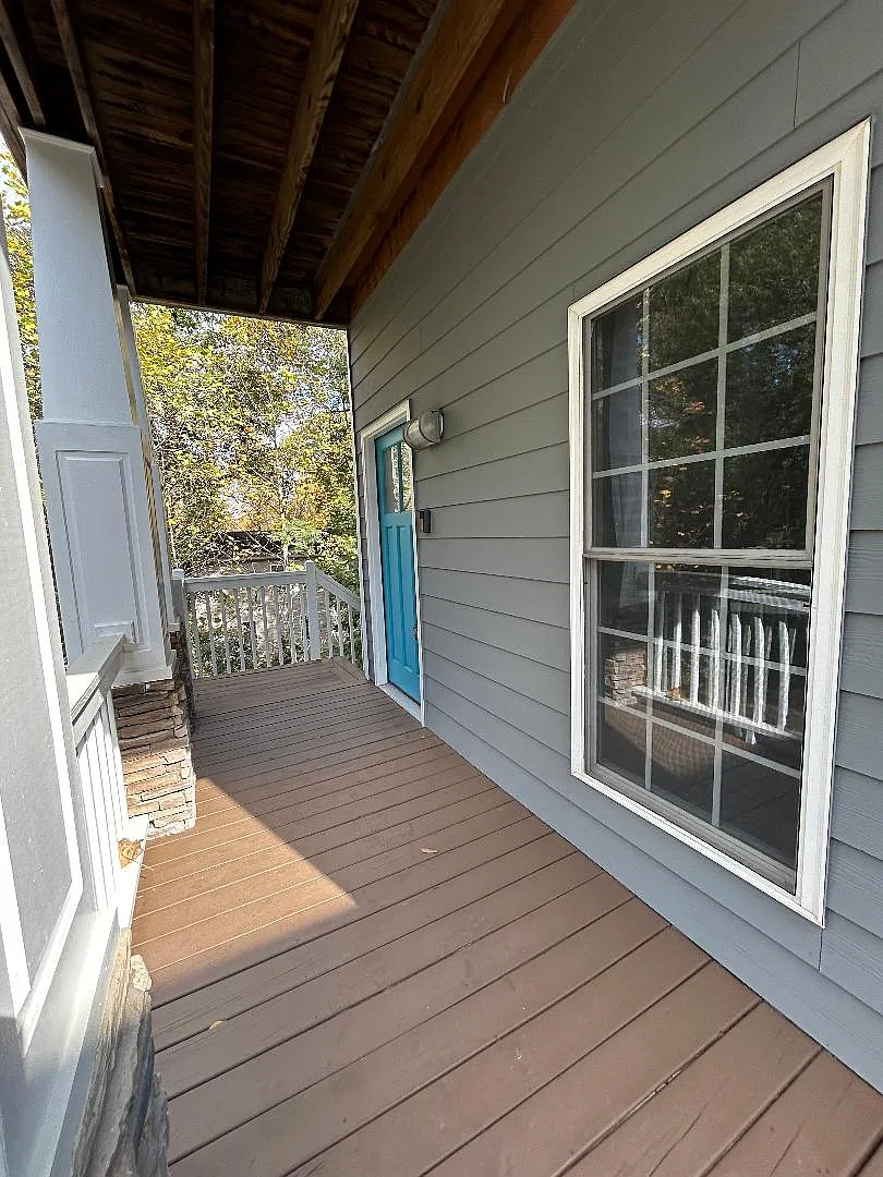 3 bed, 2.5 bath, 2160 sqft, $3,300 — Photo 3