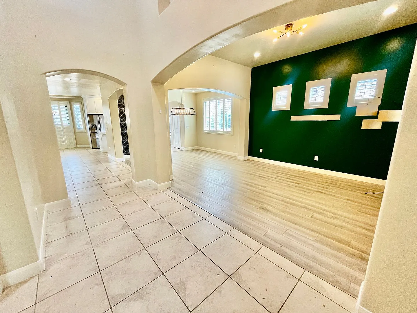 Beautiful Five Bedroom with Office in Desert Hills — Photo 4