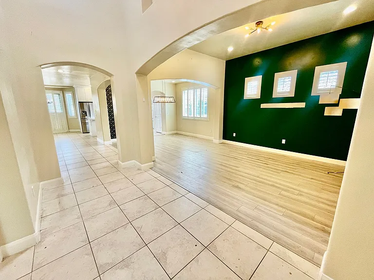 436 E Paris Dr — Photo 4