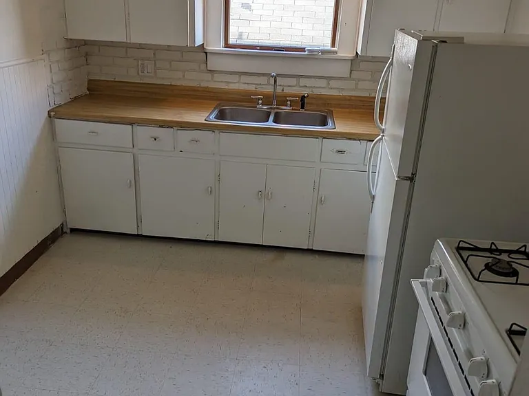 118 Hewitt Ave #UPPER — Photo 2