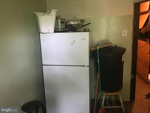 4th image of 610 E Clementine St