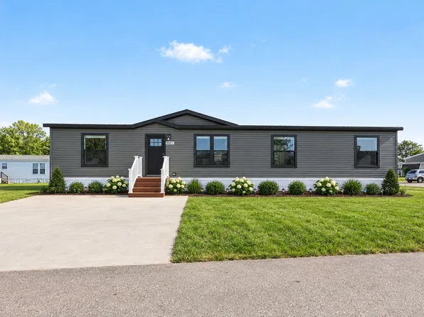 8607 Gleaner Ct, Zeeland, MI 49464