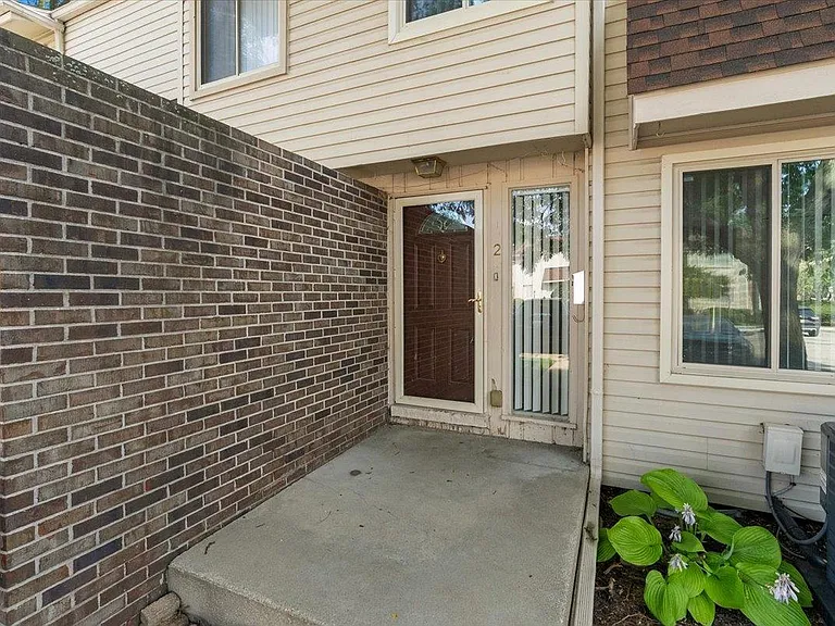 2 Roanoke Towne St — Photo 2