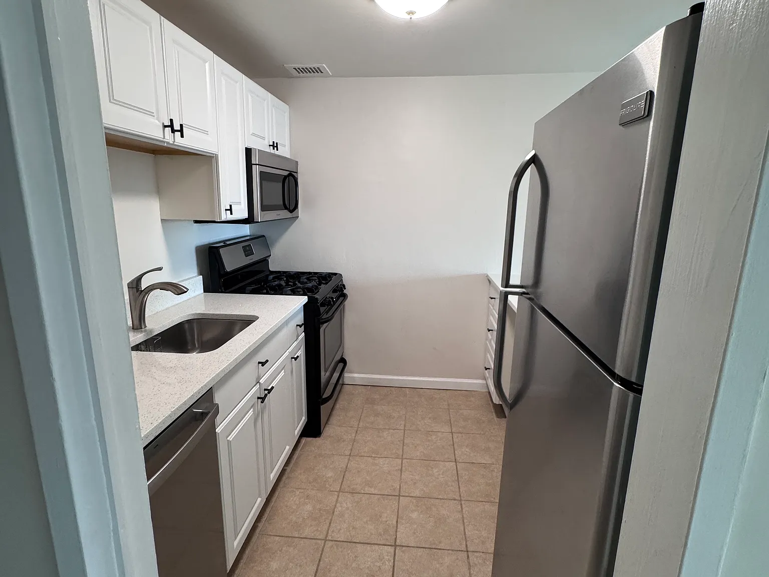 1 bed, 667 sqft, $2,200 — Photo 2