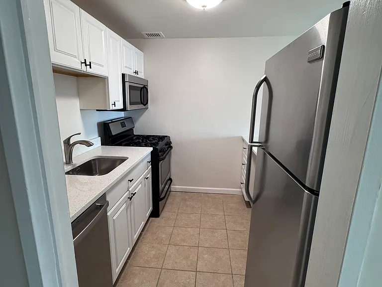 4201 Cathedral Ave NW #1419W — Photo 2