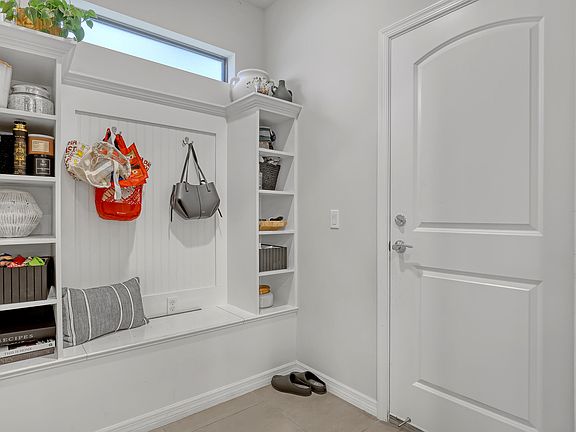 5th image of 4740 Chantilly