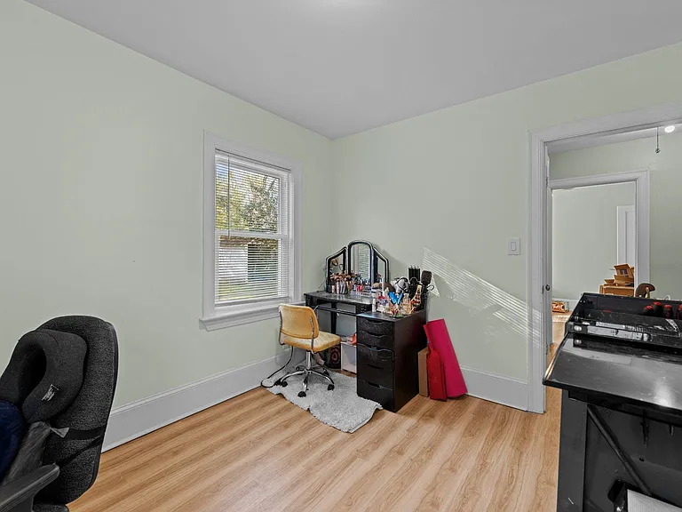 607 Watson Ave — Photo 4