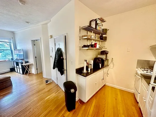 392 Commercial St #3 — Photo 7