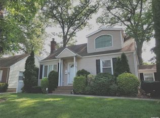 28 Buckeye Rd, Glen Cove, NY 11542