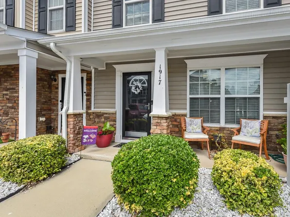 1917 Grassy Banks Dr, Raleigh, NC 27610