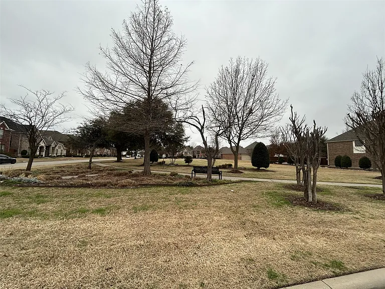 2148 Walnut Square Dr — Photo 2