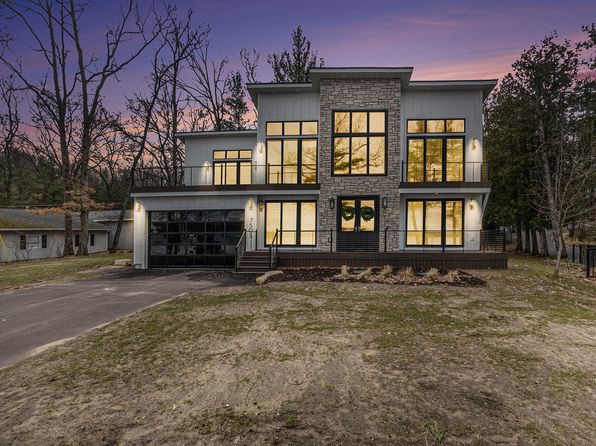 7505 S Lakeshore Dr, Pentwater, MI 49449