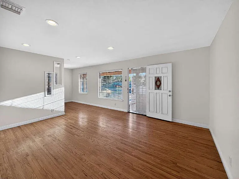 20728 Norwalk Blvd — Photo 8