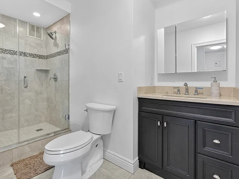85 E India Row #33E — Photo 10