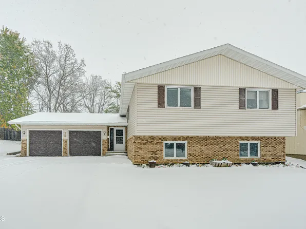 745 N 31st St, Bismarck, ND 58501