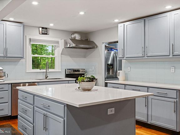 2nd image of 265 Slate Ln