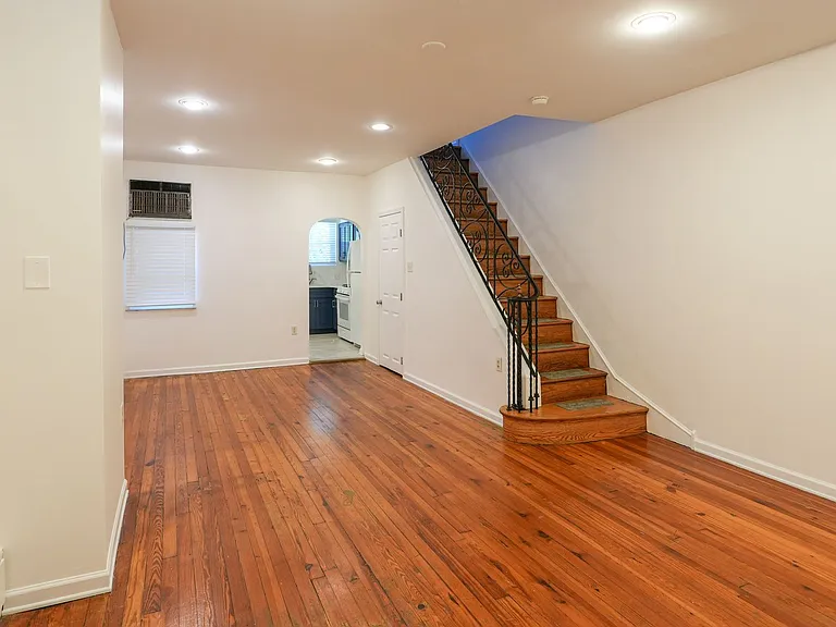 2127 S Beechwood St — Photo 4