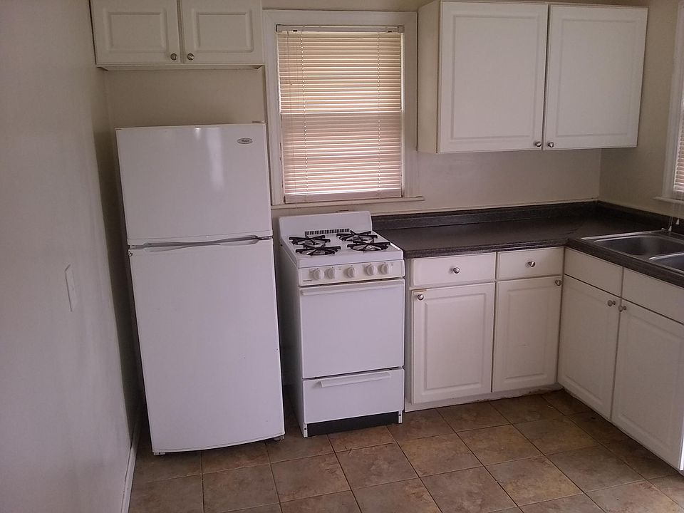 2nd image of 3340 Sprague St