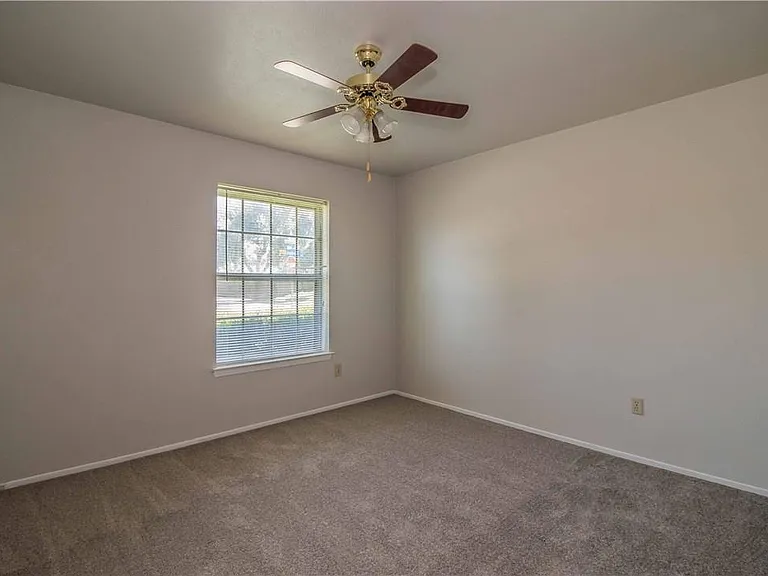 711 Edgemont Pl — Photo 15