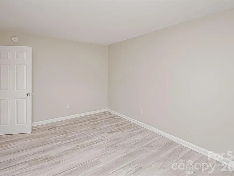 8839 Hunter Ridge Dr — Photo 13