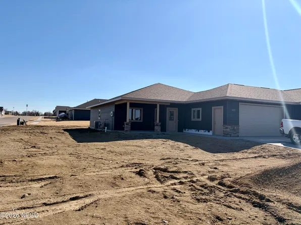 693 Kaylee Ct, Watertown, SD 57201