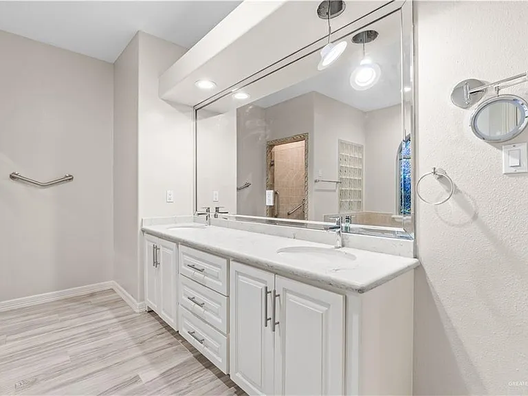 3514 Los Lagos Dr — Photo 15