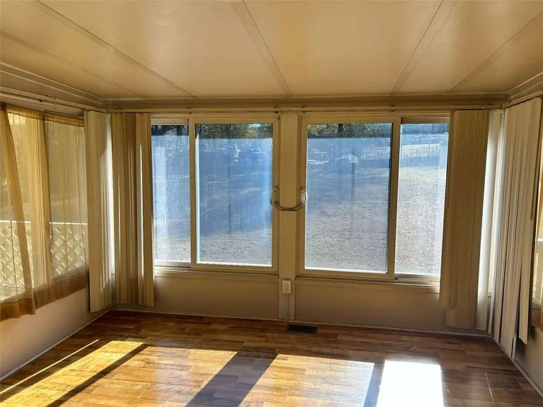 4642 Elmhurst Dr — Photo 14