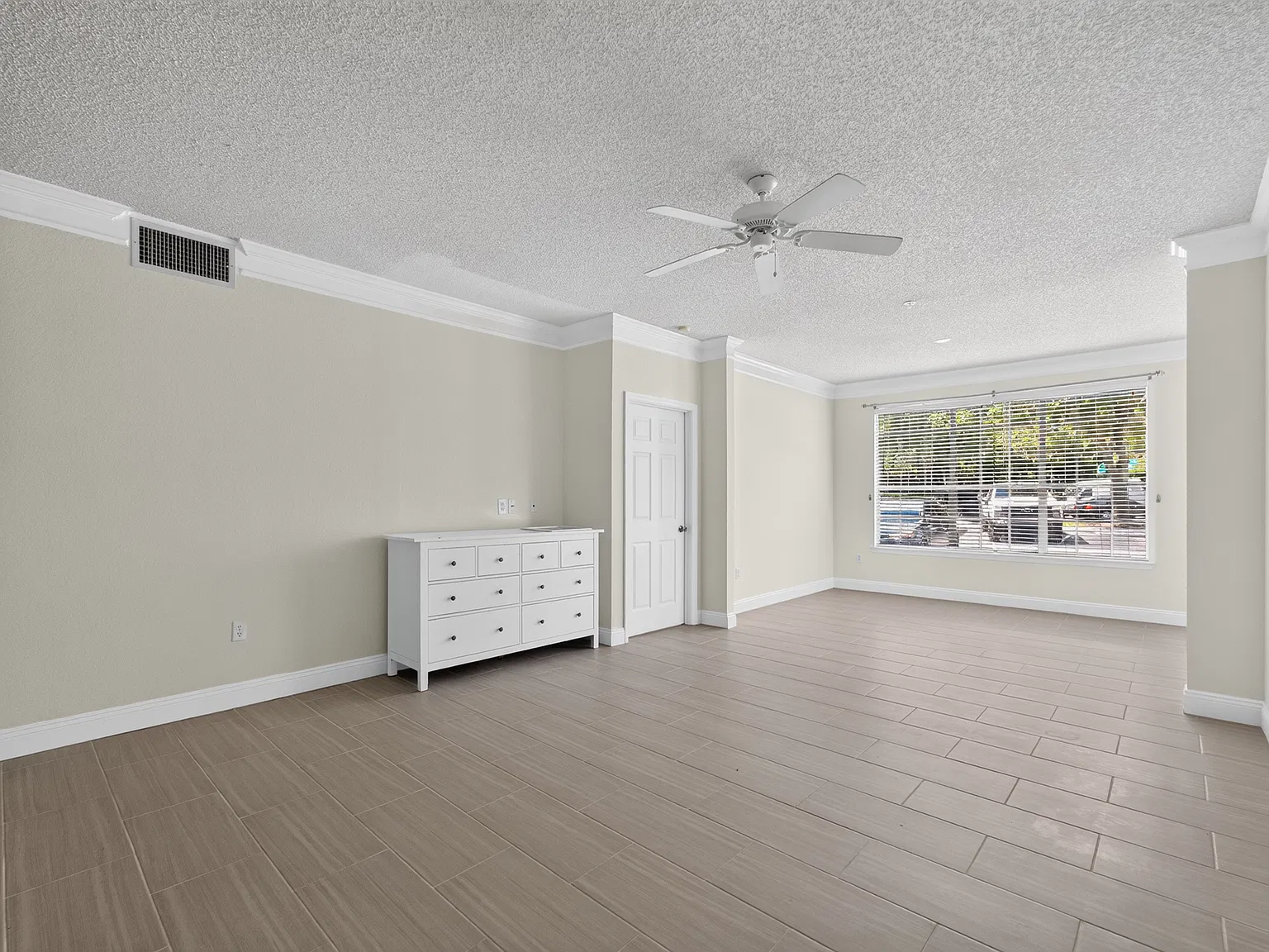 2 bed, 1166 sqft, $1,800 — Photo 3